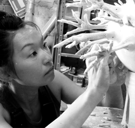 Alternative view of Ovalt porselensfat av Yukiko Kitahara