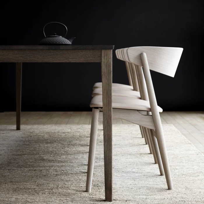 Alternative view of No. 7 spisestol