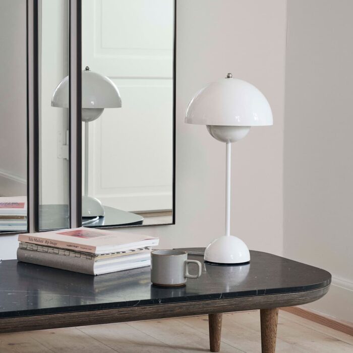 Alternative view of Flowerpot VP3 bordlampe fra AndTradition