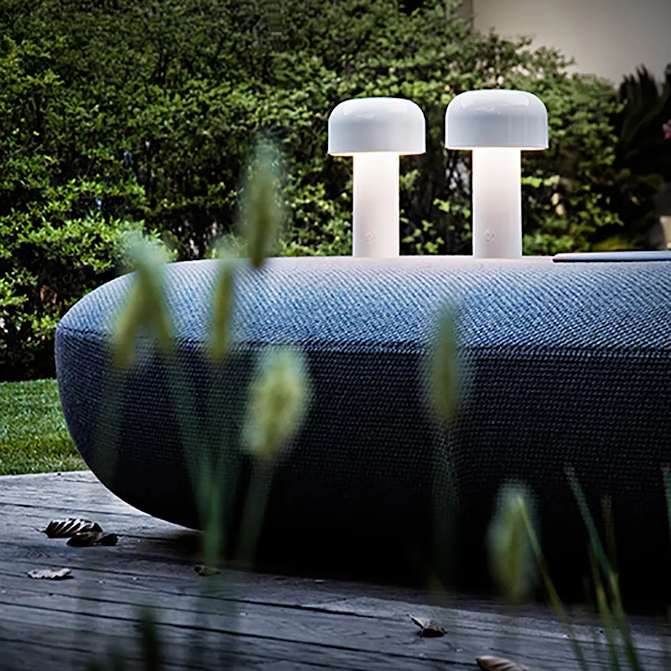 Bellhop oppladbar bordlampe fra Flos - Bilde 5