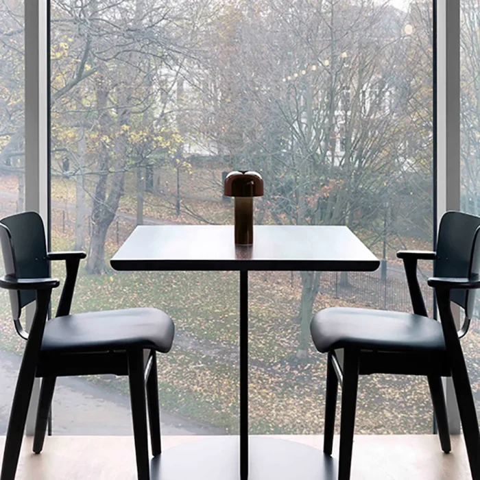 Alternative view of Bellhop oppladbar bordlampe fra Flos