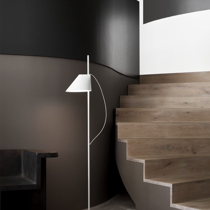 Alternative view of Yuh gulvlampe fra Louis Poulsen